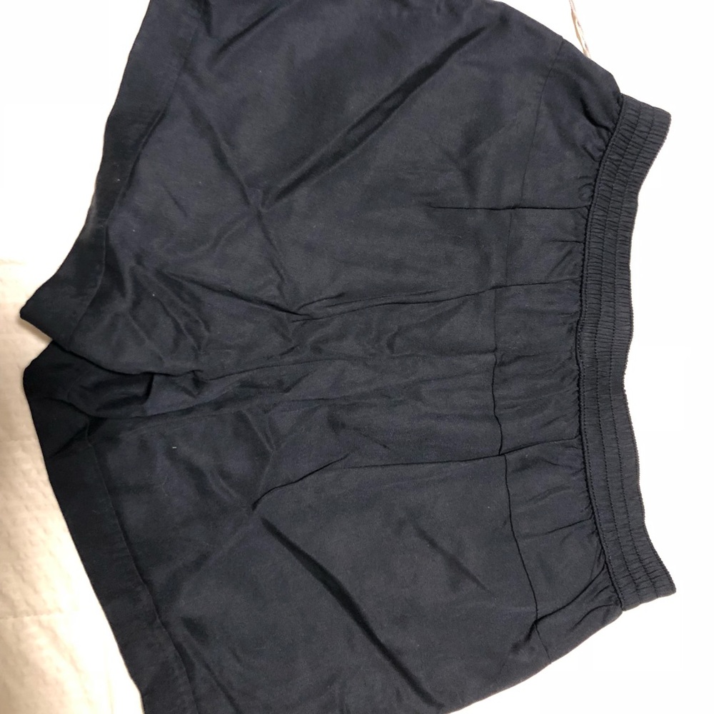 BLACK POLYESTER SHORTS WITH ELASTIC WAIST